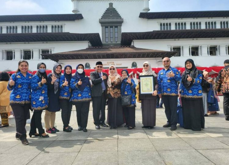 Wali Kota Depok Terima Piagam Penghargaan ODF dari Provinsi Jabar