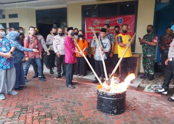 Polsek Bojongsari Musnahkan Ganja 3,6Kg Dari Kurir Wanita Cantik