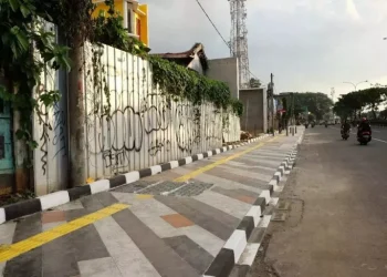 Pemerintah Kota depok revitalisasi trotoar di Jalan Cinere Raya,(Foto : Ist)