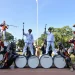 Wali Kota Depok Supian Suri dan Wakil Wali Kota Depok Chandra Rahmansyah foto bersama Korps Drumband Gita Abdi Praja Institut Pemerintahan Dalam Negeri (IPDN)