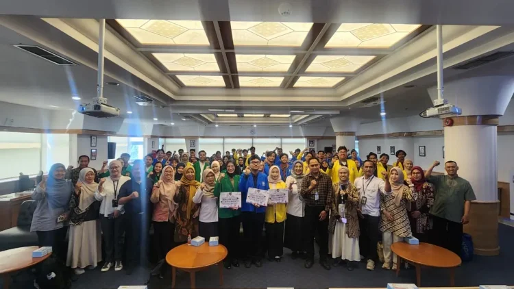 Asik!! Ratusan Mahasiswa Terima Beasiswa Dari Pemkot Depok