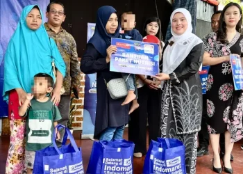 Cegah Stunting, Cing Ikah Serahkan Bantuan Nutrisi Untuk 150 Anak Di Kelurahan Tugu