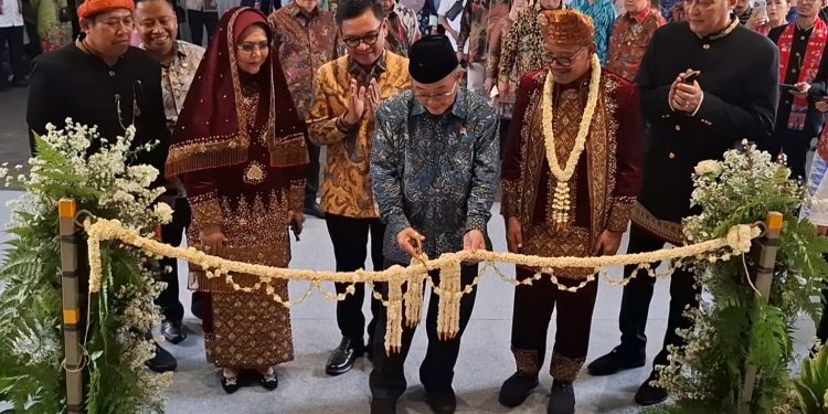 Resmikan Bakti Mulya 400 Depok, Mendikdasmen Tekankan Pentingnya Pendidikan Berkualitas