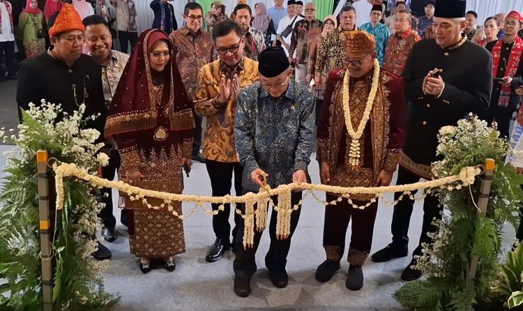 Resmikan Bakti Mulya 400 Depok, Mendikdasmen Tekankan Pentingnya Pendidikan Berkualitas
