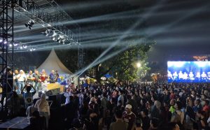 Ribuan warga memadati Alun-alun Grand Depok City (GDC), Kota Depok, untuk menyaksikan siaran langsung final Piala Dunia 2026 antara Spanyol dan Argentina
